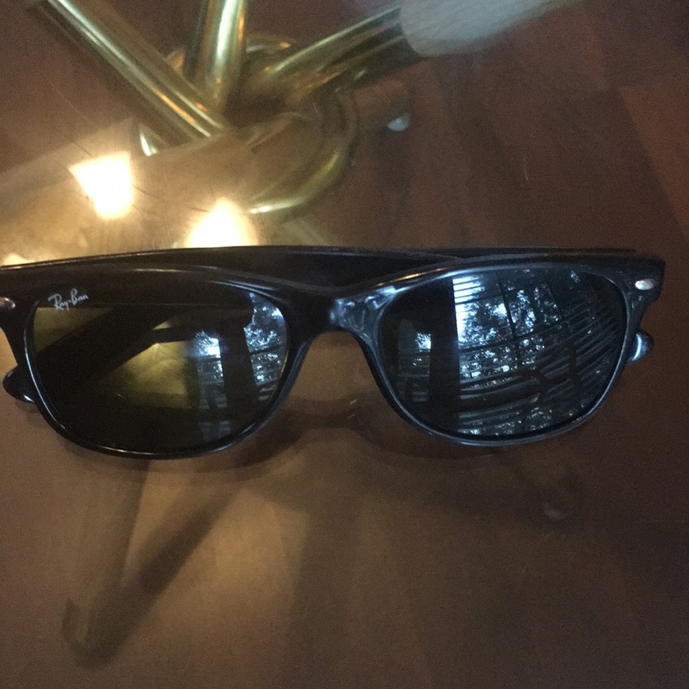 Ray-Ban Sunglasses (RB4184) with case